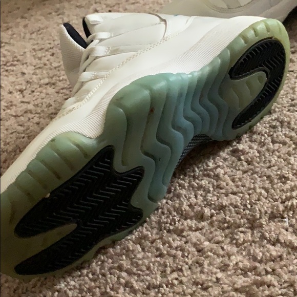 Air Jordan 11 - Picture 3 of 5
